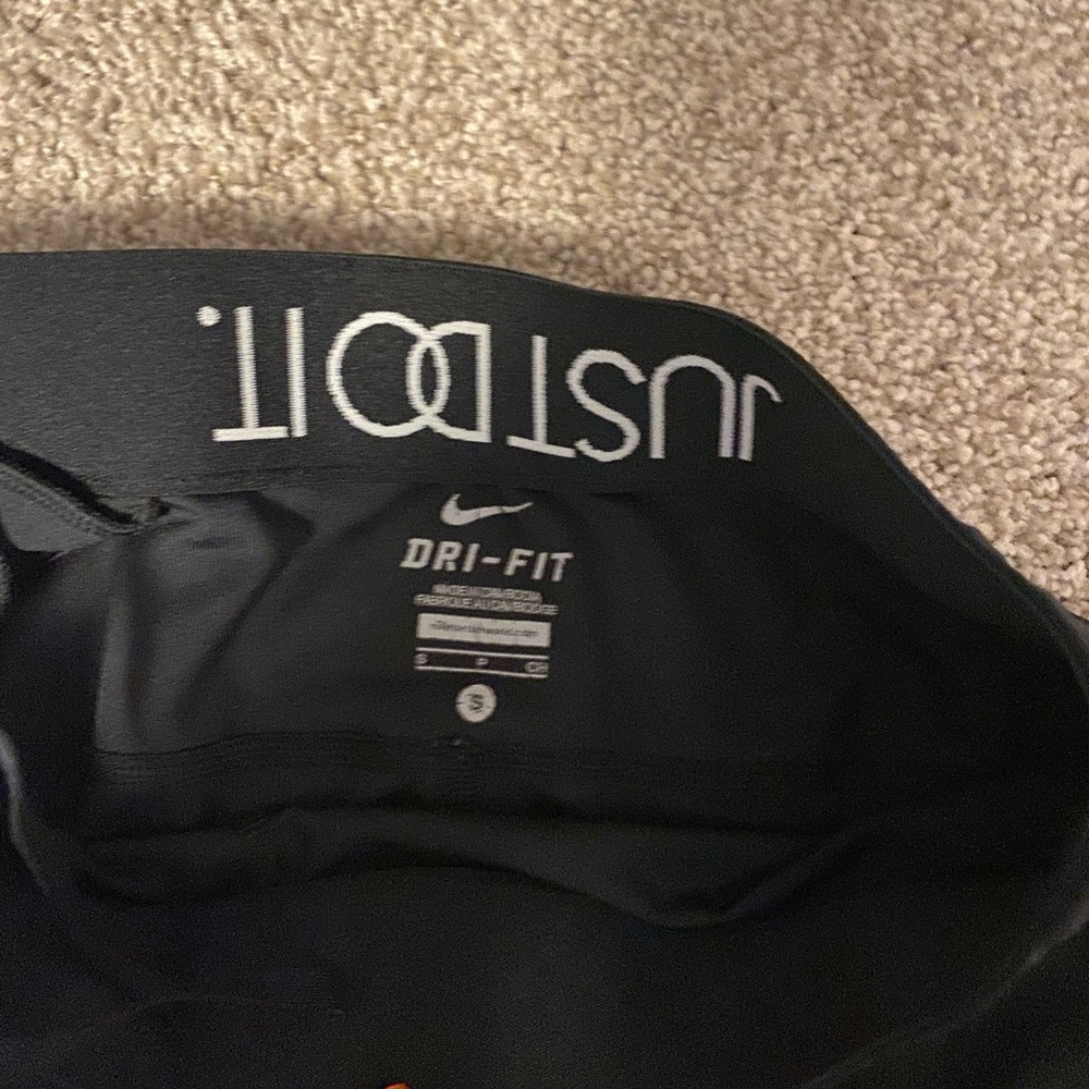 NWOT Nike dri-fit leggings - Picture 2 of 2